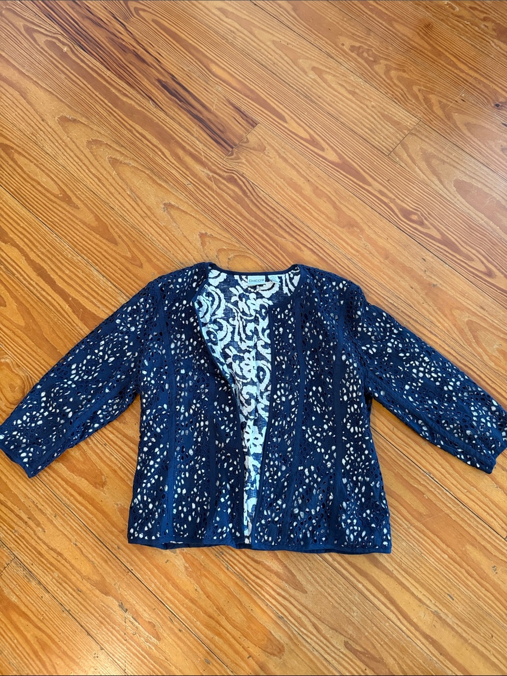 Chico’s Cropped Navy Lace Open Cardigan with Ivory Peekaboo Lining